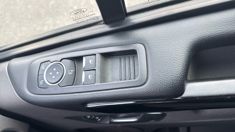 Ford Tourneo Custom Transit Custom Tourneo L2 Diesel Fwd 2.0 EcoBlue Hybrid 130ps L/R 8 Seater Titanium